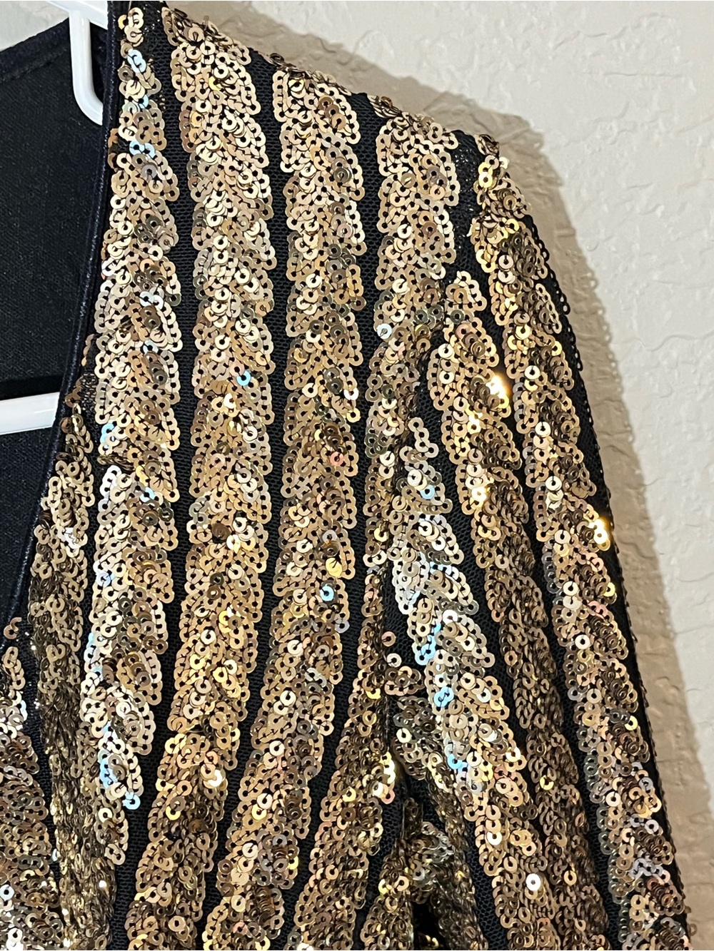 NWOT Lulus Gold Black Sequin Faux Wrap Mini Dress Long Sleeve Party S Vegas - Picture 5 of 11